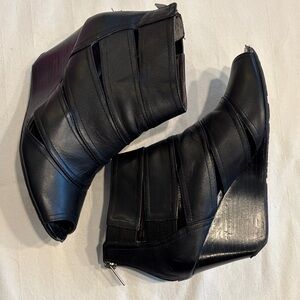Kenneth Cole Reaction Black Peep-Toe Wedges